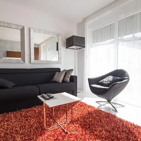 Luxus L